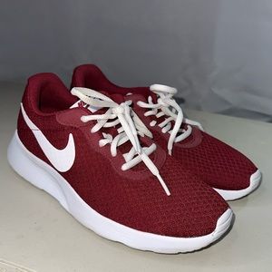 Nike tanjun red women’s sneakers size 8